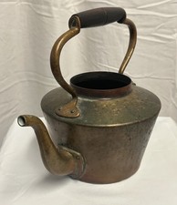 Antico bollitore in rame