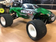 Macchina Traxxas Revo 3.3