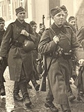WW2 foto soldati marcia città