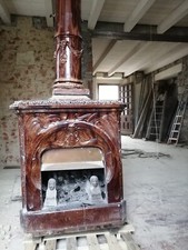 Stufa a legna antica usata.