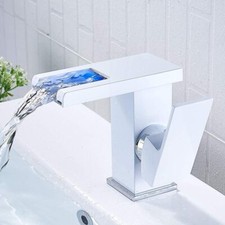 Rubinetto a cascata colore bianco con LED