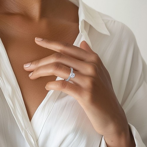 Esclusivo anello con diamanti
