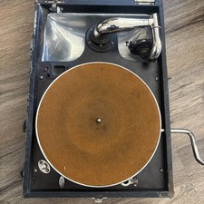 Antico fonografo portatile