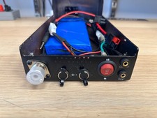 BATTERIA RICARICABILE ESTERNA 18650 E SCATOLA CON SUPPORTO PER CARICABATTERIE