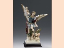 Statua di San Michele Arcangelo cm 25 in polvere di alabastro made in Italy