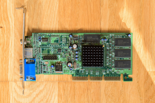 Ati radeon 7000 - 7000, scheda