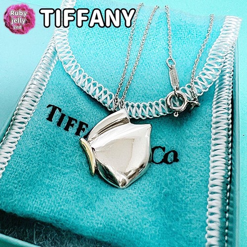 Collana con ciondolo farfalla