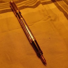 Penna antica Simplex laminata in oro  con pennino in oro 14K.