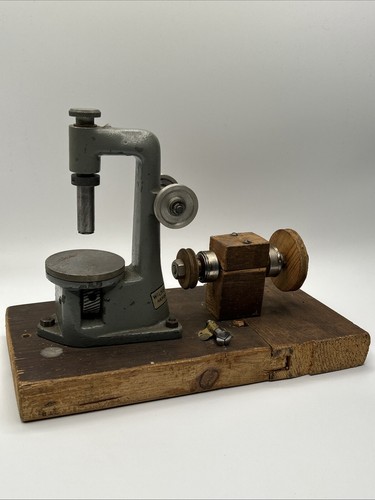 Vecchio strumento orologiaio