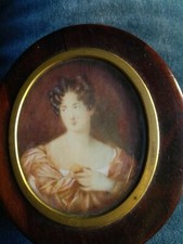 ANTICA  SCATOLA IN MOGANO CON MINIATURA INCASTONATA SUL COPERCHIO