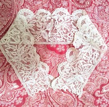 Antique Honiton Lace Scalloped