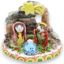 Presepe Capanna h 8 x 11 cm ca. ceramica Caltagirone, decori in rilievo e applic