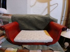 Elegante Settee Rosso in Legno