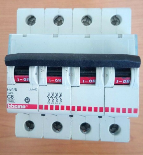 Interruttore automatico - interruttore,
