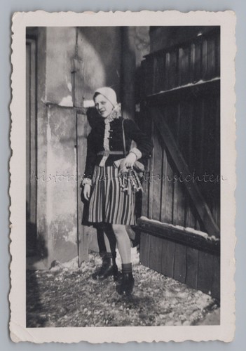 Giovane donna travestita - giovane,