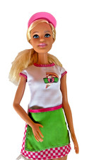 Barbie Pizza Chef Bambola Bionda Rosa Cappello Verde Grembiule Stampa Pizza Uniforme