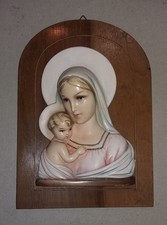 Pannunzio - Madonna con Bambino Gesù in ceramica smaltata da parete . Base legno