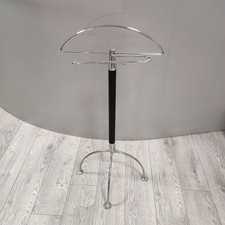 Porta-abiti da camera in metallo di design servo muto