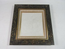 Cornice in legno intagliato