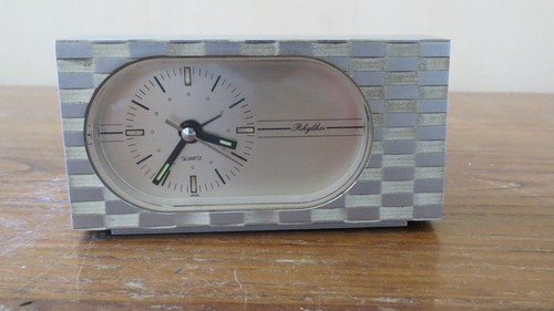 Vecchio orologio tavolo - vecchio,