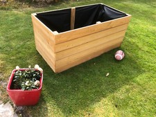 Elegante letto rialzato aiuola