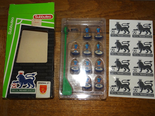 Boite ancienne subbuteo - ancienne,