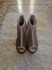 Sandali da donna bianchi con tacco traforati