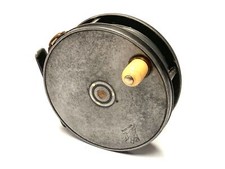 Mulinello a mosca trota Hardy Perfetto 3 7/8" primo modello con asta in mano