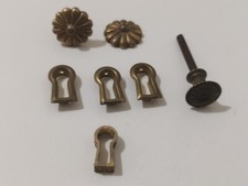 VINTAGE SET BOCCHETTE PER CHIAVI POMELLO, ROSETTTE DECORATIVE PER MOBILI ANTICHI