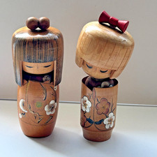 Coppia di bambole Kokeshi