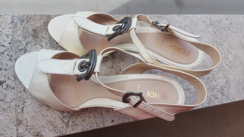 Sandali fendi vernice panna - fendi,