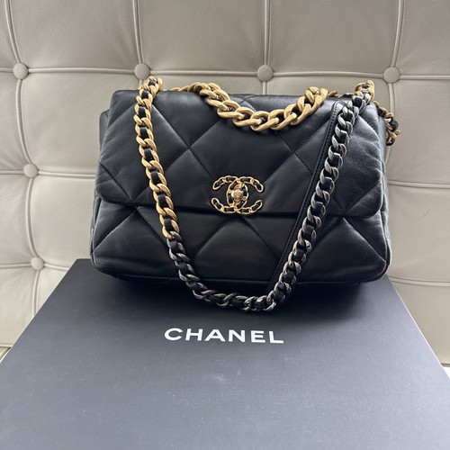 Chanel flap bag medium - 19,
