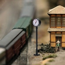 1:87 Binario con orologio