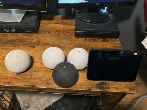 Echo dot bianco - nero., 1