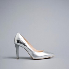 DÉCOLLETÉ ELEGANTE