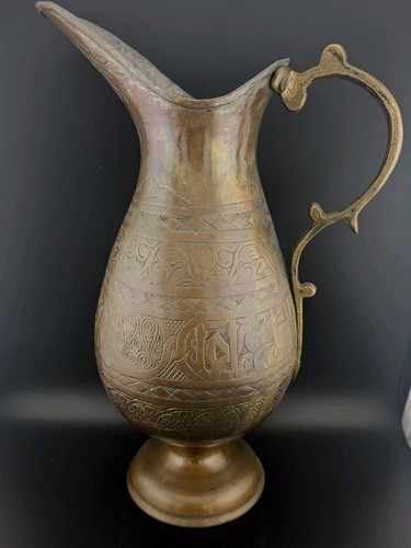 Antica brocca orientale