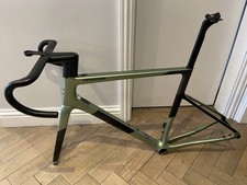 Telaio in carbonio con freno a