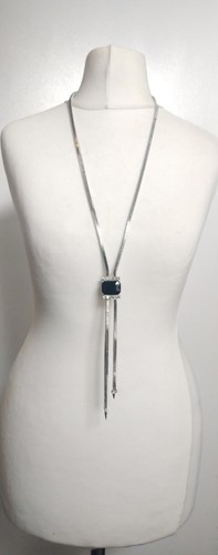 Collana lunga tono argento