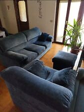 Divano a tre posti, poltrona e pouf tutti in buono stato