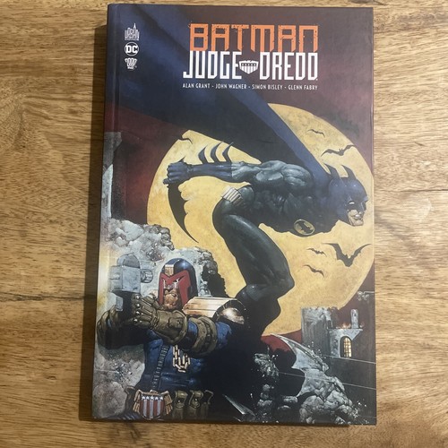 Batman judge dredd - judge, comics