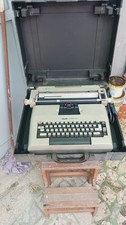 Macchina da scrivere portatile Olivetti Lexikon 82 completa di custodia