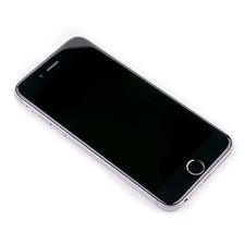 Apple iPhone 6S 32 GB grigio siderale Sbloccato due cover e cuffiette nuove