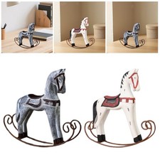 Statua di cavallo a dondolo in