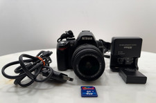 Nikon D3000 DSLR + obiettivo