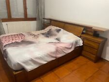 COMODO LETTO MATRIMONIALE ACCESSORIATO IN NOCE MASSELLO CON COMODINE SFILABILI