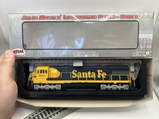 Atlas Silver HO U28CG Santa Fe