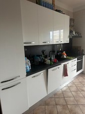 cucina usata moderna con elettrodomestici e piano ad induzione