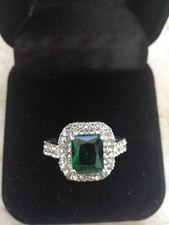 IMPORTANTE ANELLO PIETRA VERDE