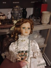 Bambola di porcellana stile