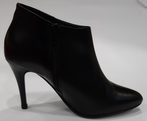 Tratti donna 957 - di,